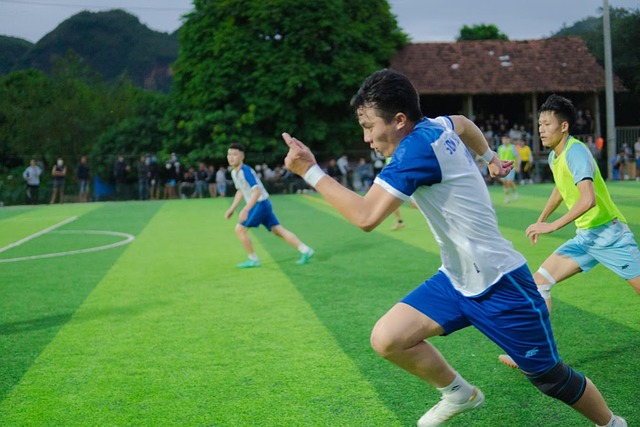 而更加引人